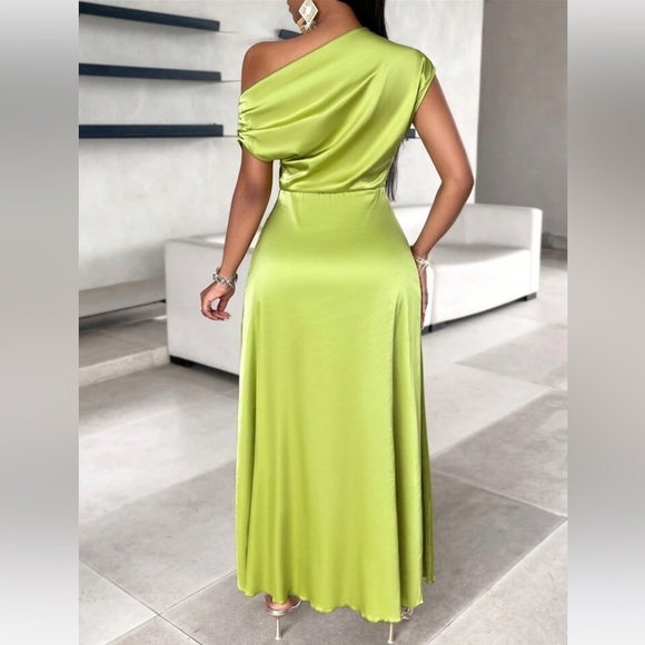 Asymmetrical Dress Green M - Picture 2 of 3
